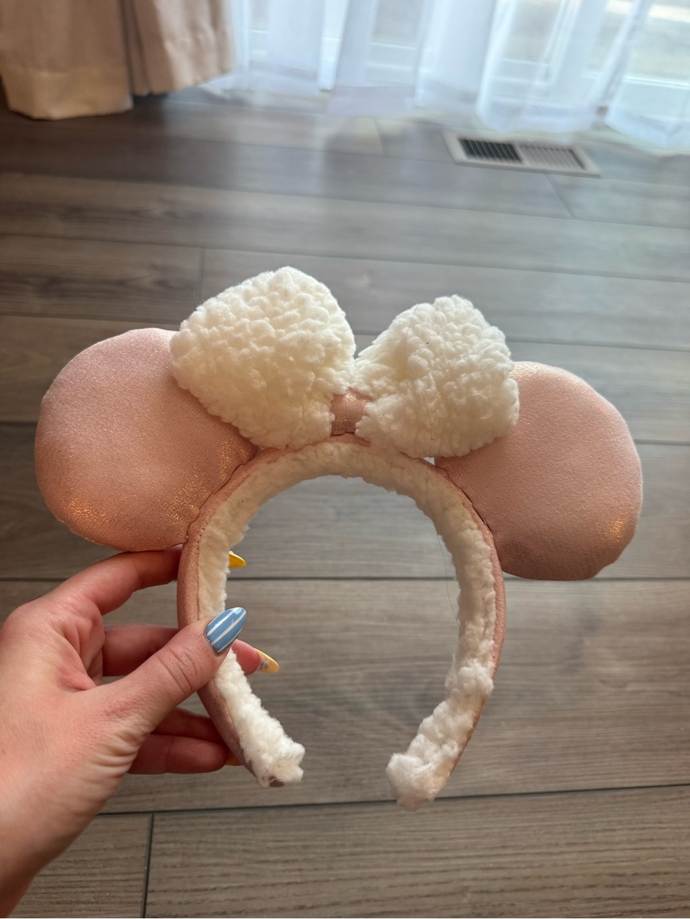 *Pink Sherpa Disney Mouse Ear Headband with Plush Bow